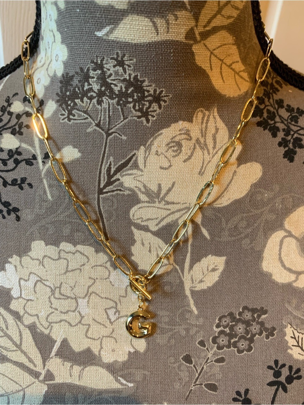 Gold Link Chain Necklace with 'G' Pendant - Women's Jewelry
